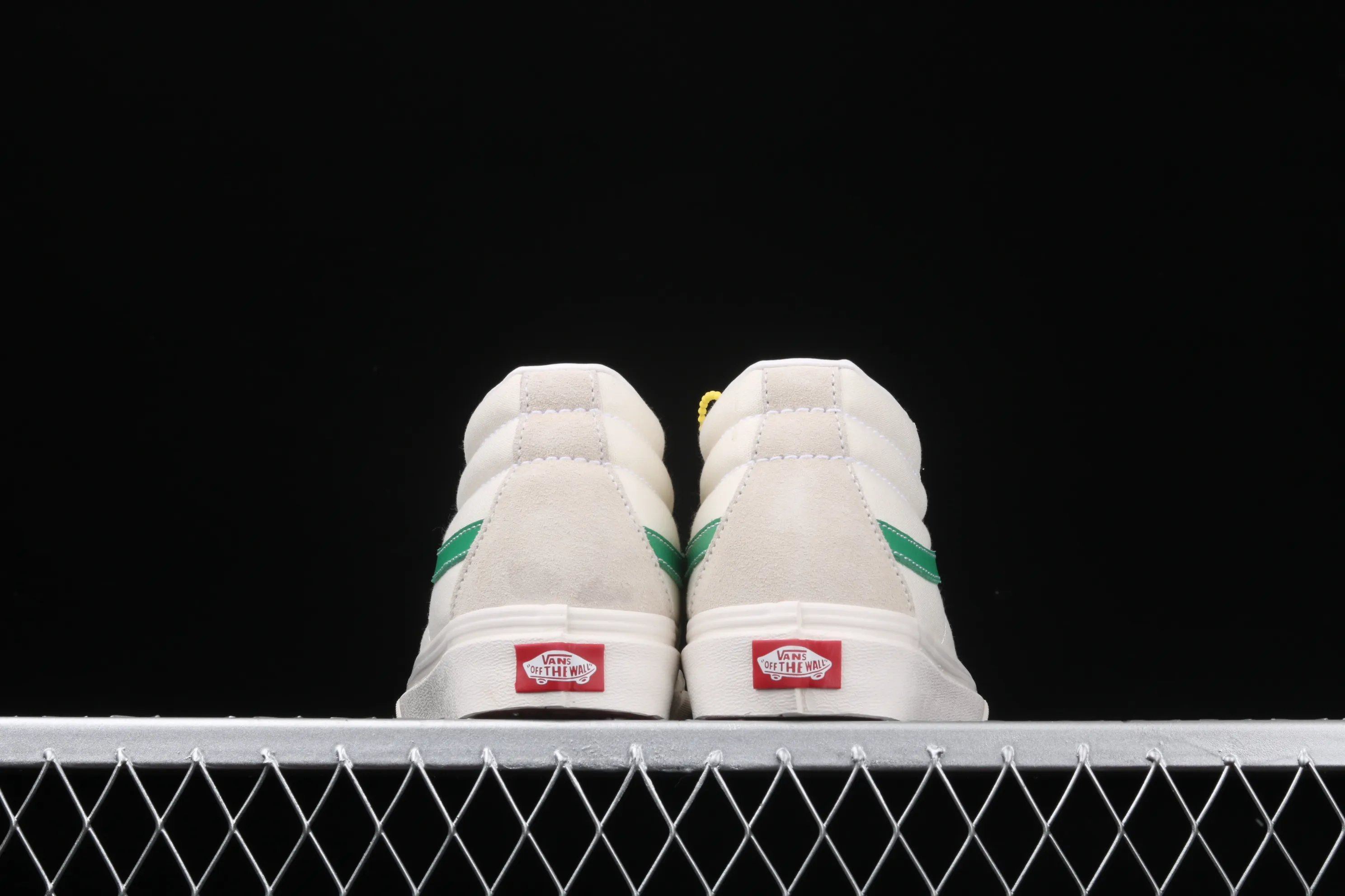 All categories Vans Vans series Vans Mid Vans Sk8 Mid Reissue Vans mid-top VN0A391FTP0 One size too large